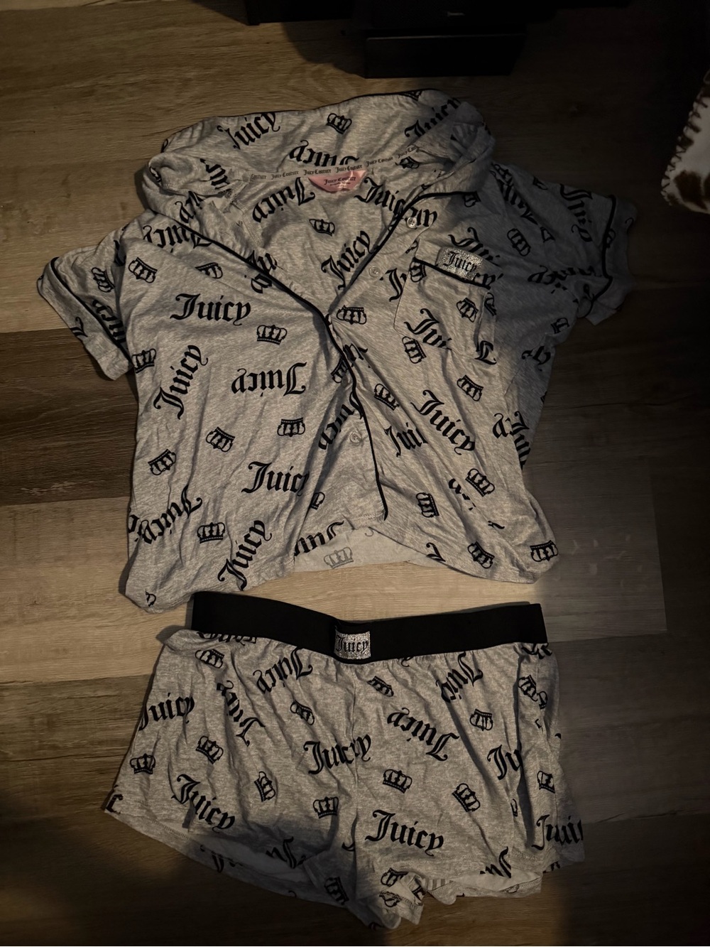 Juicy Couture Women Medium Gray Logo Short Sleeve and Shorts Pajama Set